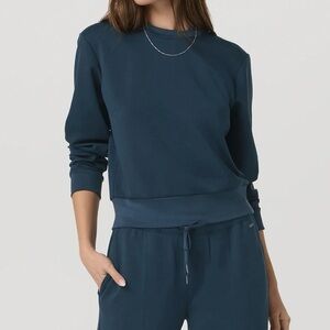 NWT Vuori Compose Crew in Ocean Blue